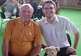 [Translate to Englisch:] Uwe Seeler trifft Henry Wahlig